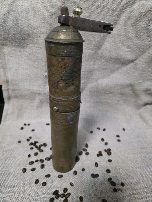 Rasnita turceasca de cafea din alama / bronz