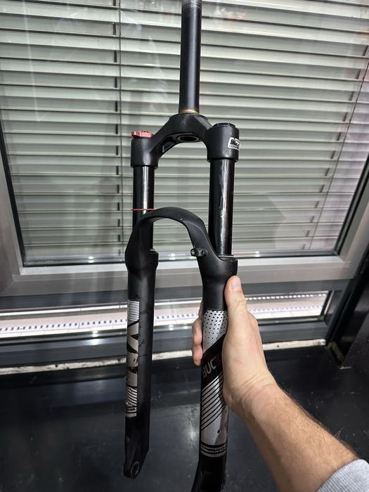 Furca Bucklos pe aer 27.5 120mm