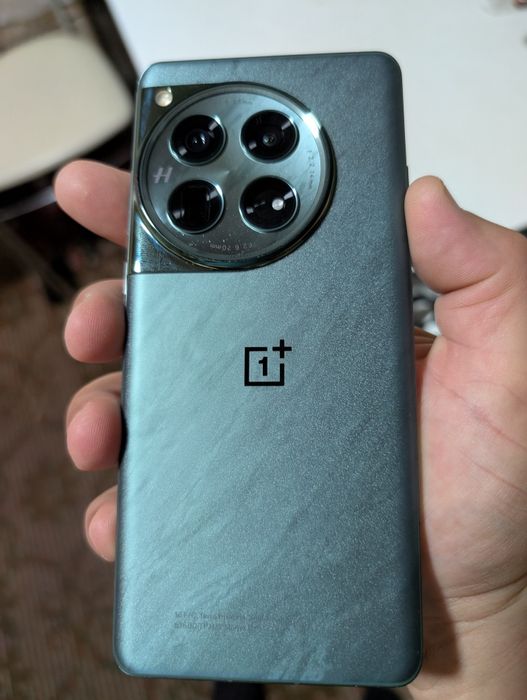 Vând OnePlus 12 Emerald Green 512 GB cu 16 GB RAM