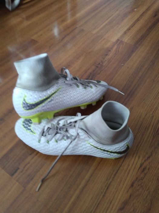 Vând pantofi crampoane Nike folosiți stare bună