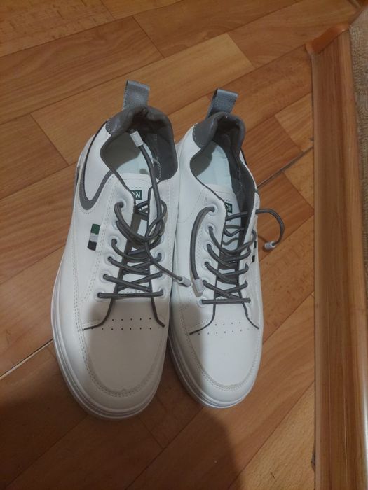 Мужская кроссовка