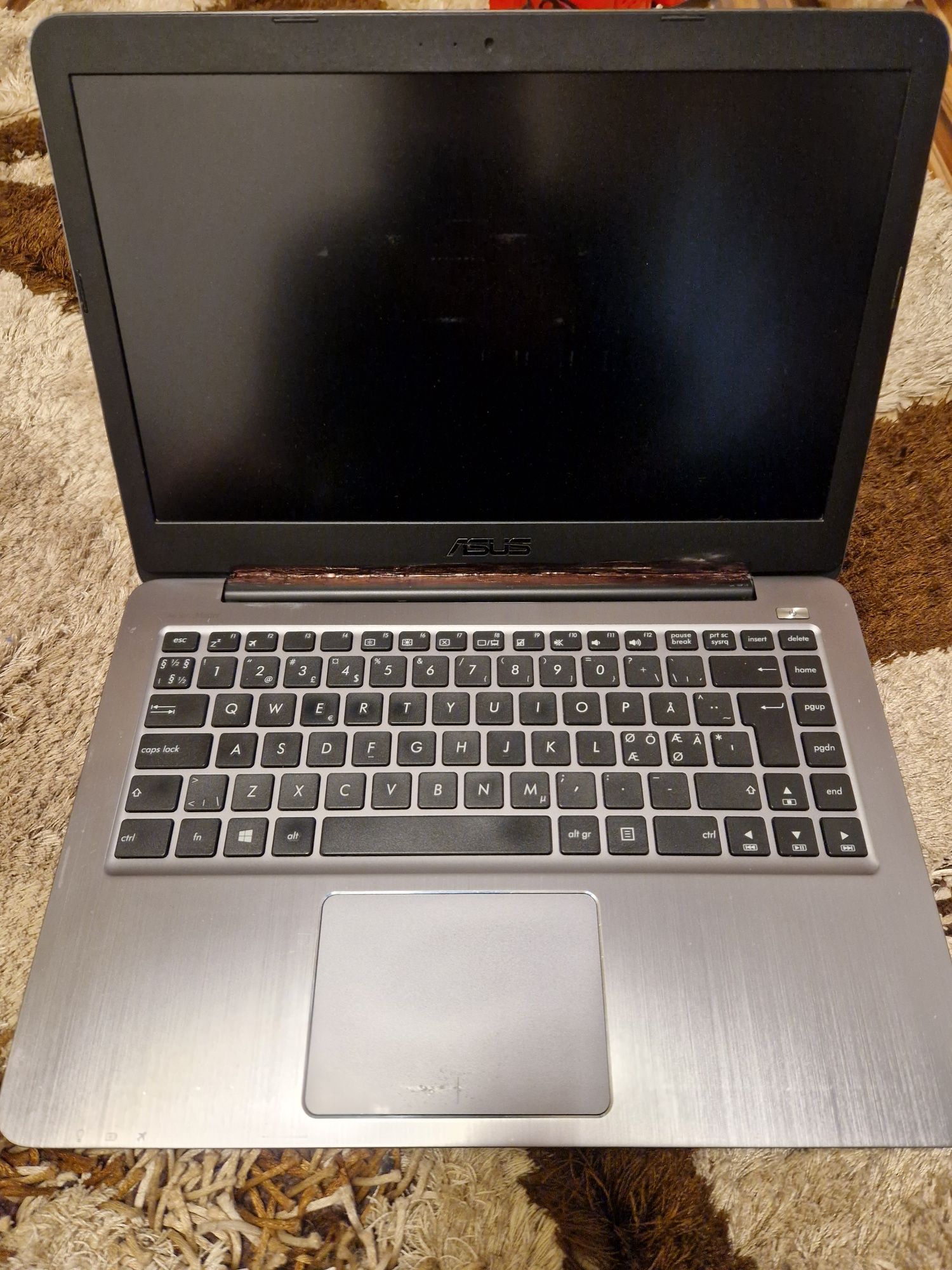 Laptop Asus e403s