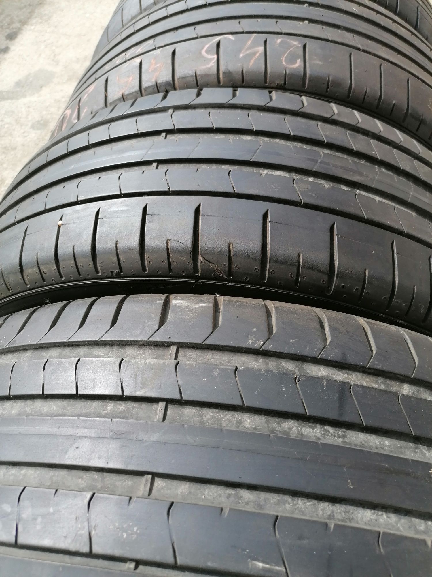 Vând 4 anvelope vară pirelli 245.45.20