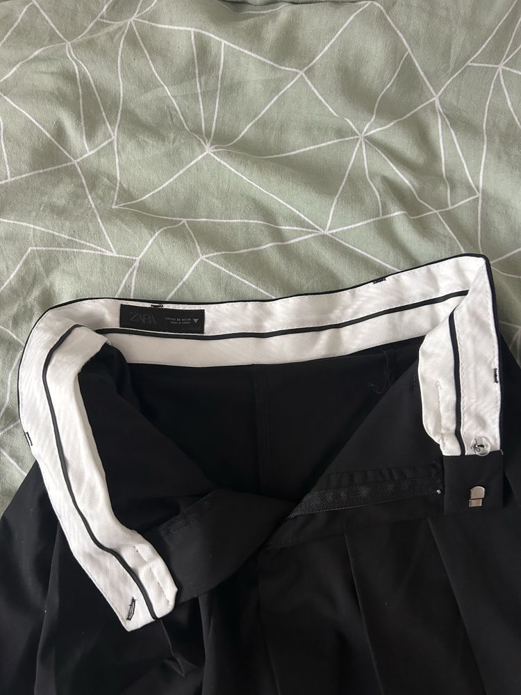 Пола с панталонки на Zara