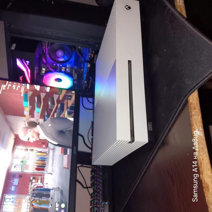 Xbox one 500gb с един контролер