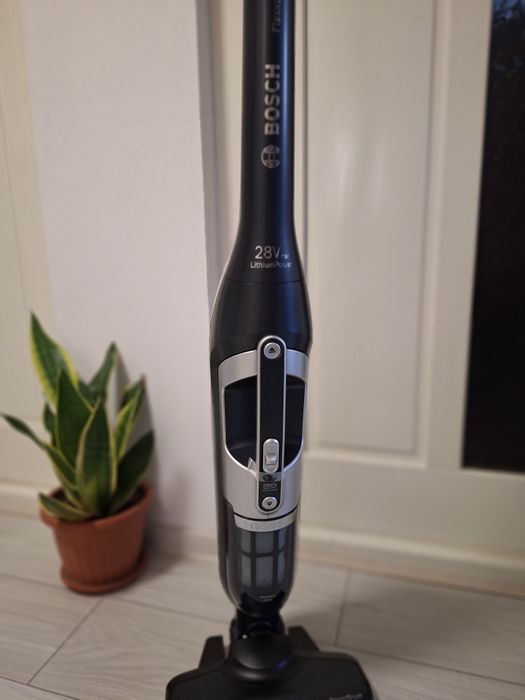 Aspirator vertical cu acumulator 2in1 Bosch