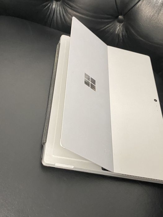 Dekstop-HODKJ7C / Surface Pro 4 / 4 GB RAM / Foarte bun