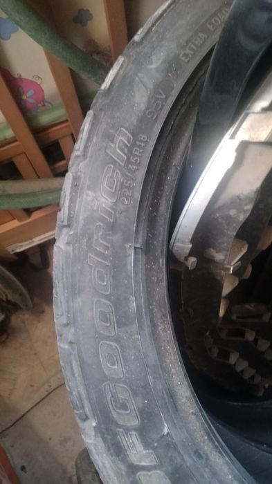 Покришка 225/45/18