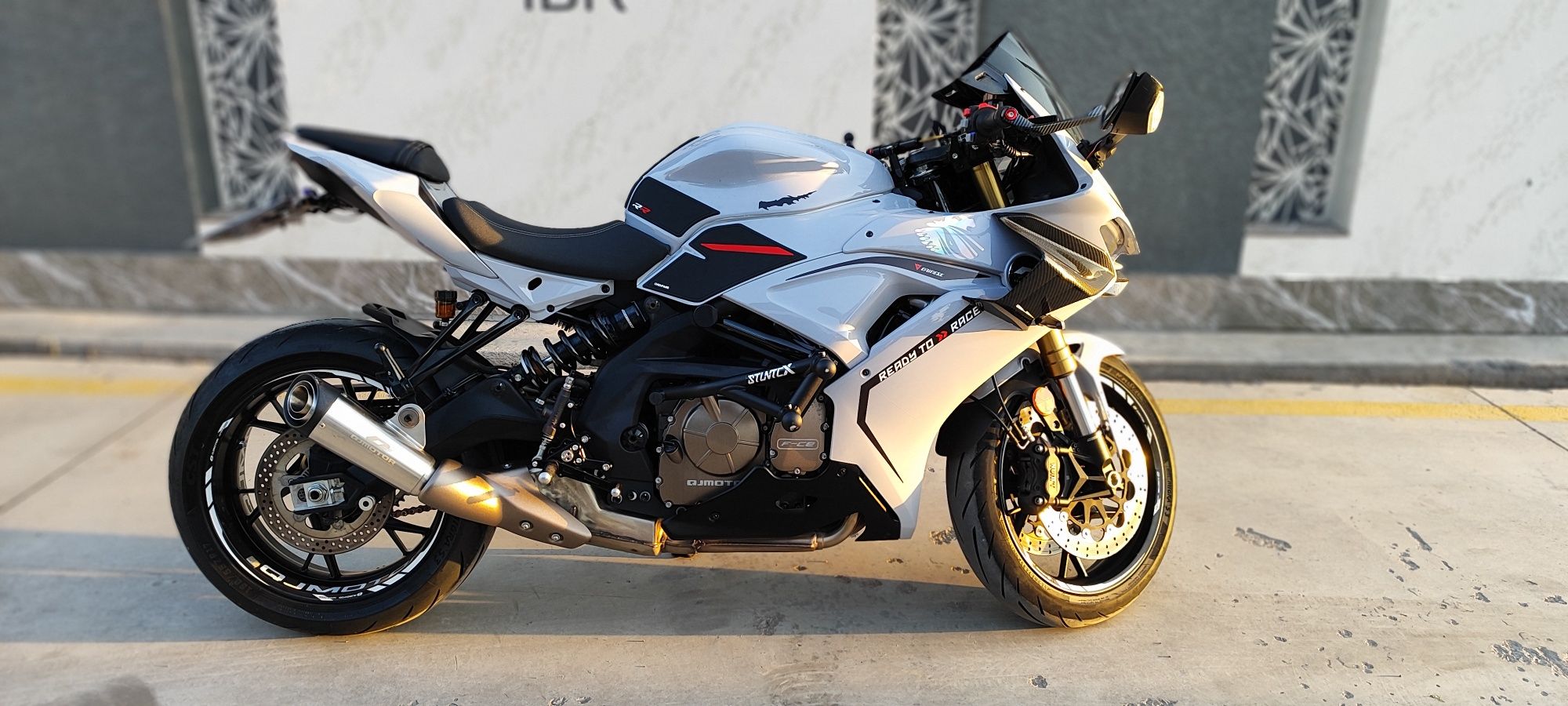 Мотоцикл QJ Motor 600RR