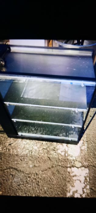 Vitrina de ceșcuțe si frigider