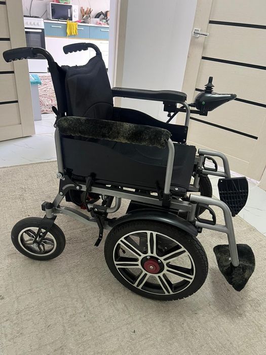 Инвалидная коляска с электроприводом