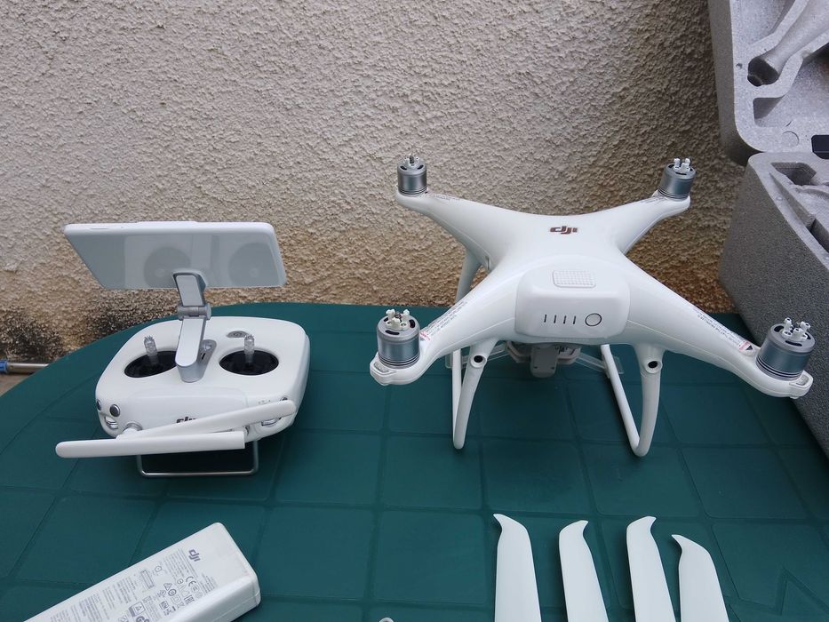 професионален дрон dji phantom 4 pro V.2.0 в перфектно състояние