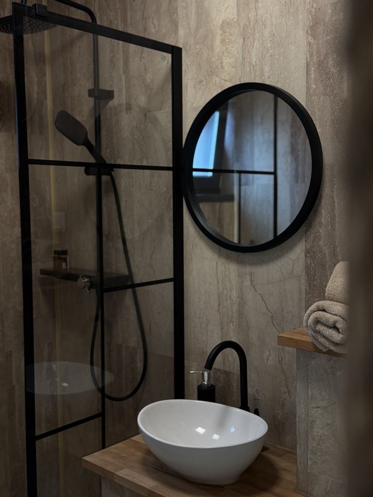 Cabana pentru 2 persoane cu piscinǎ