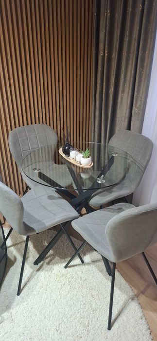 Vând masa + 4 scaune