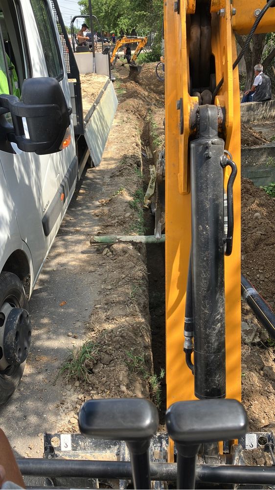 Execut lucrări miniexcavator. Montăm fose septice/instalații sanitare.