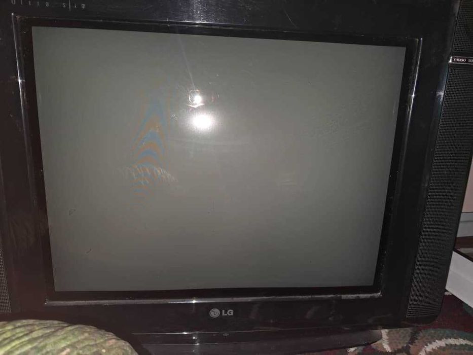 Телевизор LG в хорошем состоянии