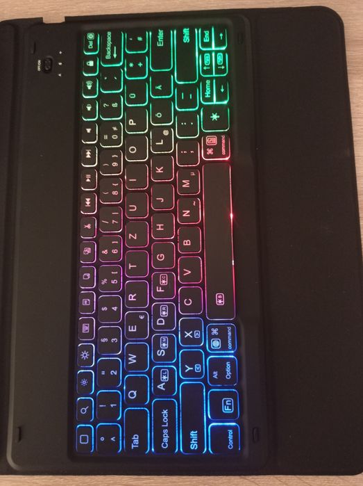 Husa cu tastatura si bluetooth luminată preț 100 lei Noi nouțe!