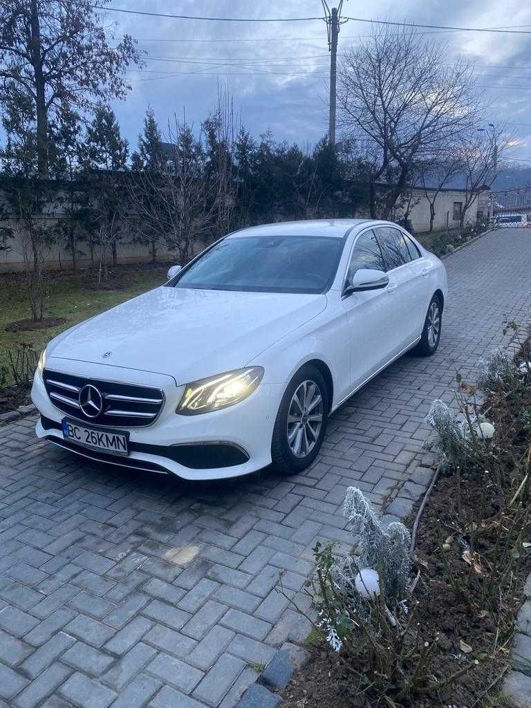 Mercedes-Benz E200 9G-TRONIC