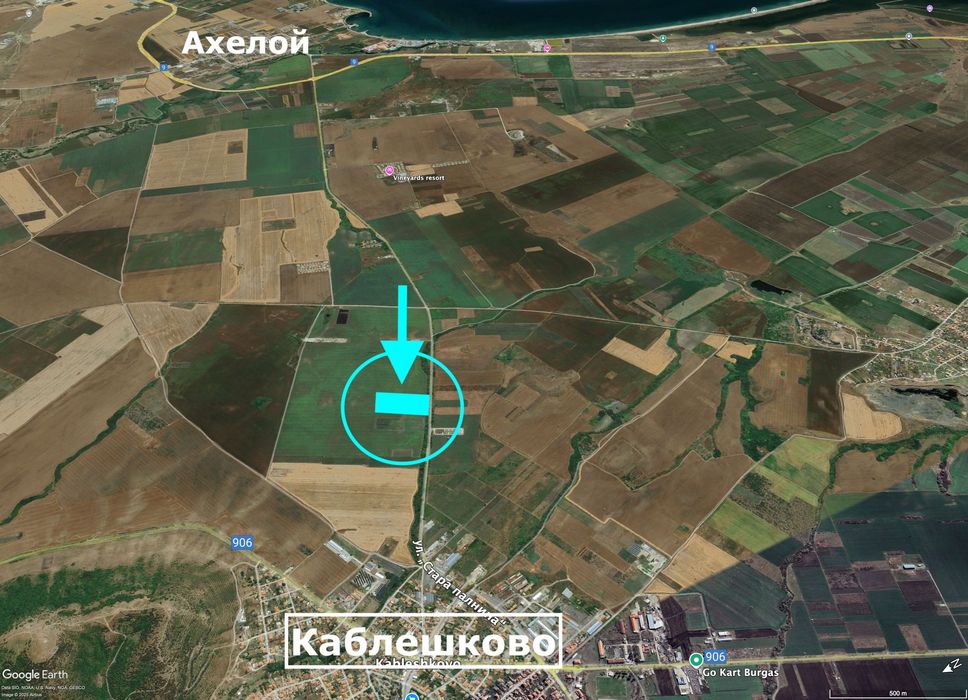 Голям имот с лице на асфалтов път до морето в землището на Каблешково
