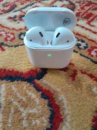 AirPods Apple in