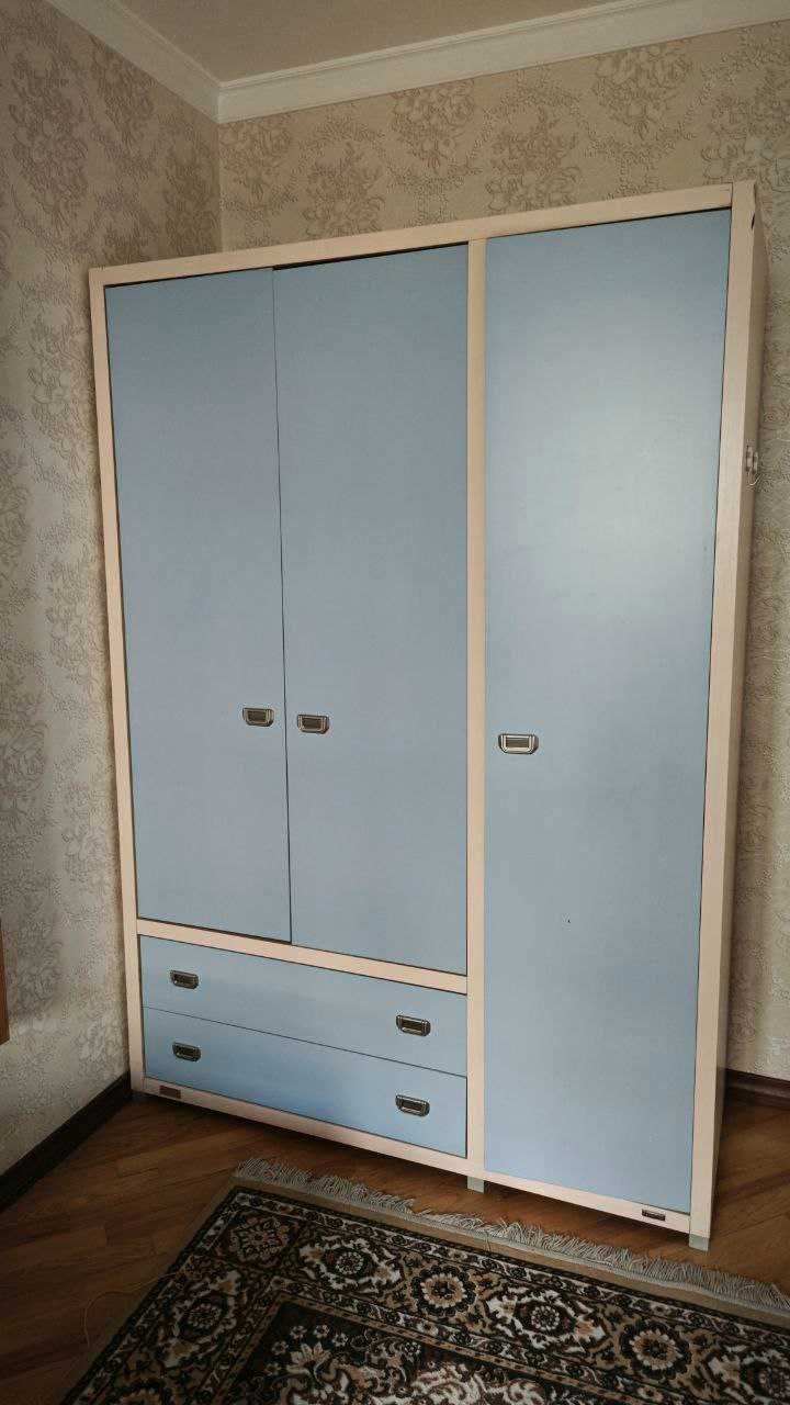 Продается кровати и шкаф