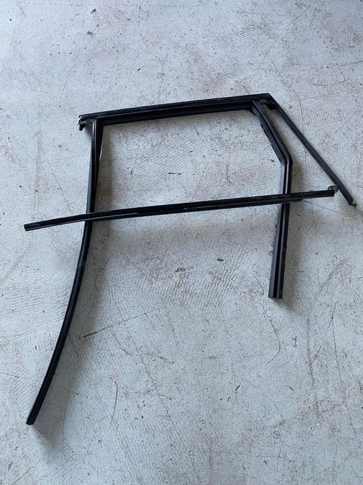 Cheder geam stanga spate piano black VOLVO XC60 2018 31856281 31856284