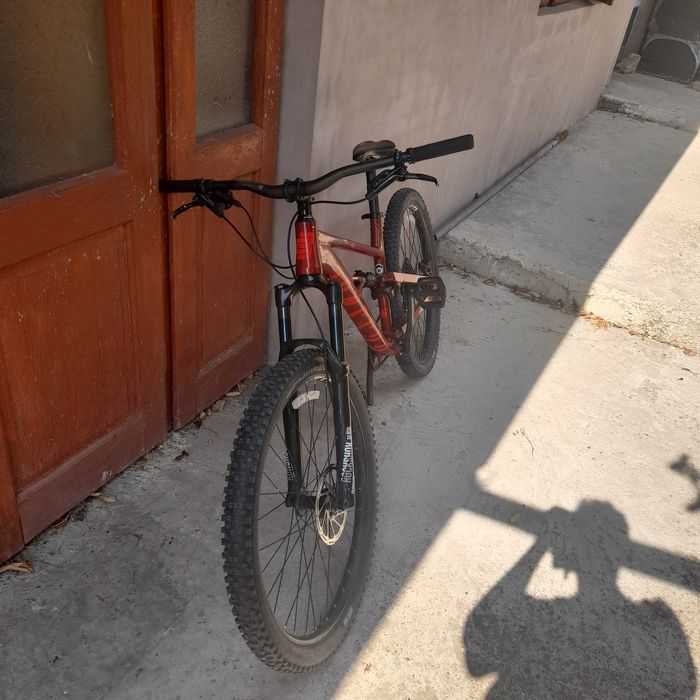 Bicicletă fulsuspension Calibre Bossnut Mountain Bike