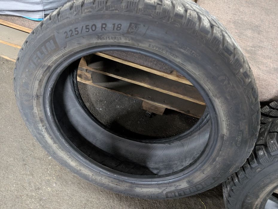Michelin шипы, комплект, в идеальном состоянии