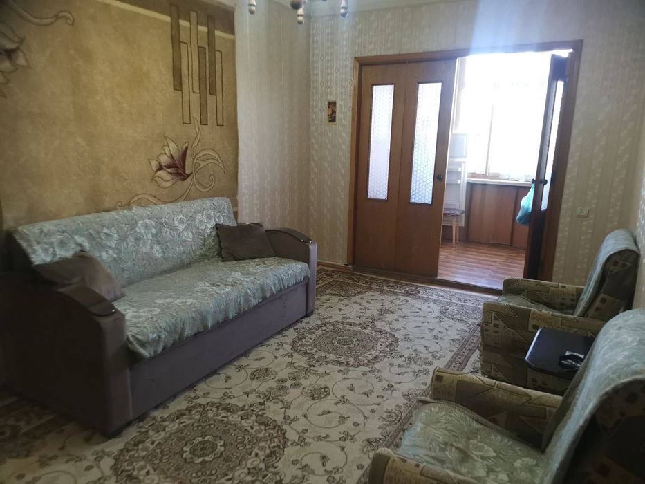 2х в 3х комнатную на Юнусабаде около метро с балконом