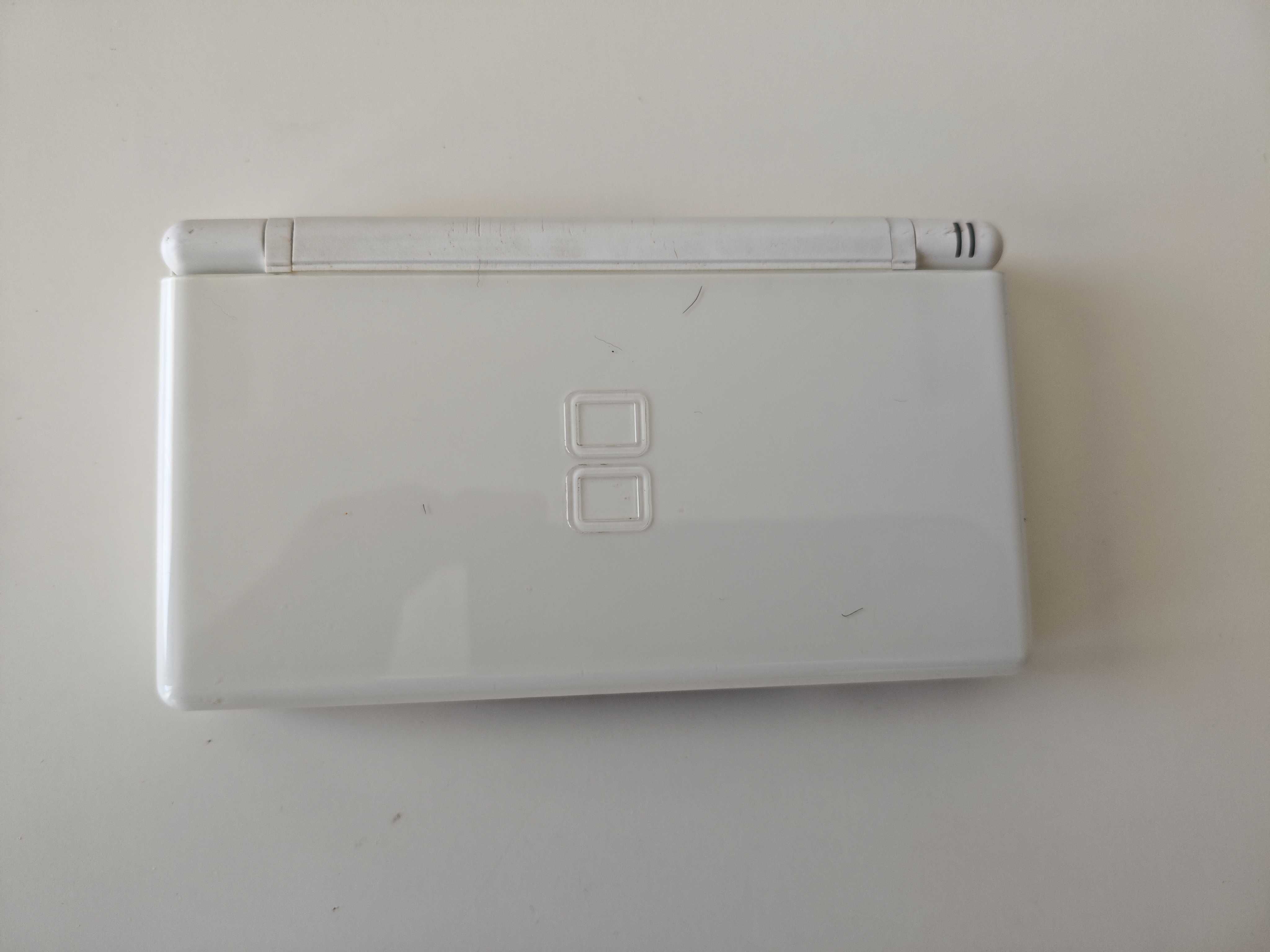 Конзола Nintendo DS Lite - качени много игри