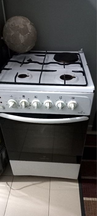 Срочно продам газ плиту все камфоры рабочие