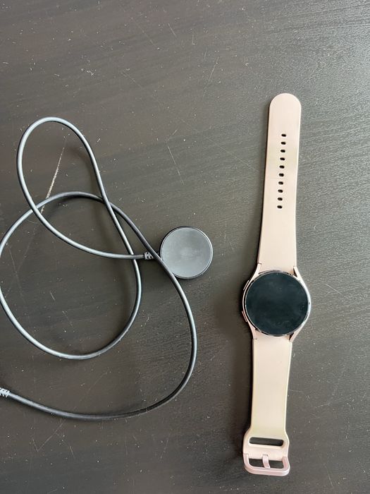 Продавам часовник Самсунг