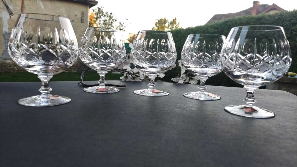 Комплект от 5 масивни кристални чаши за коняк