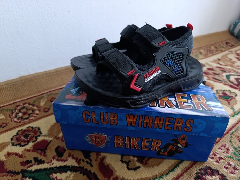 Продается новые сандали