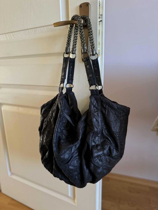 Голяма черна чанта - тип сак