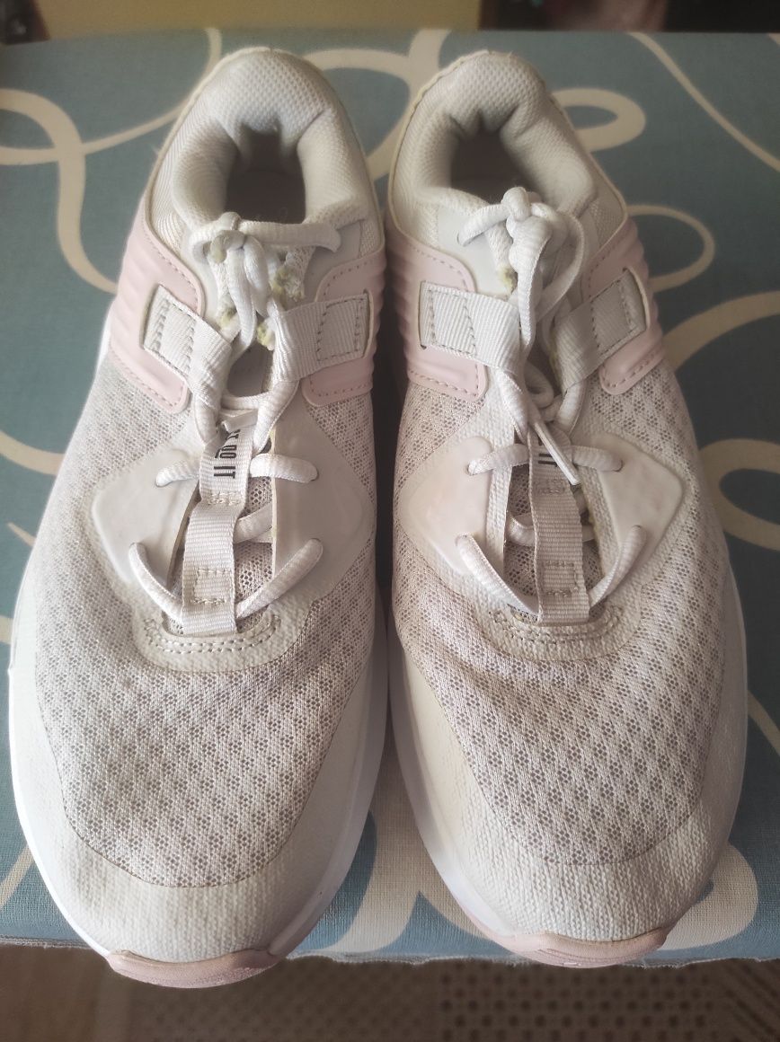 Дамски маратонки Nike