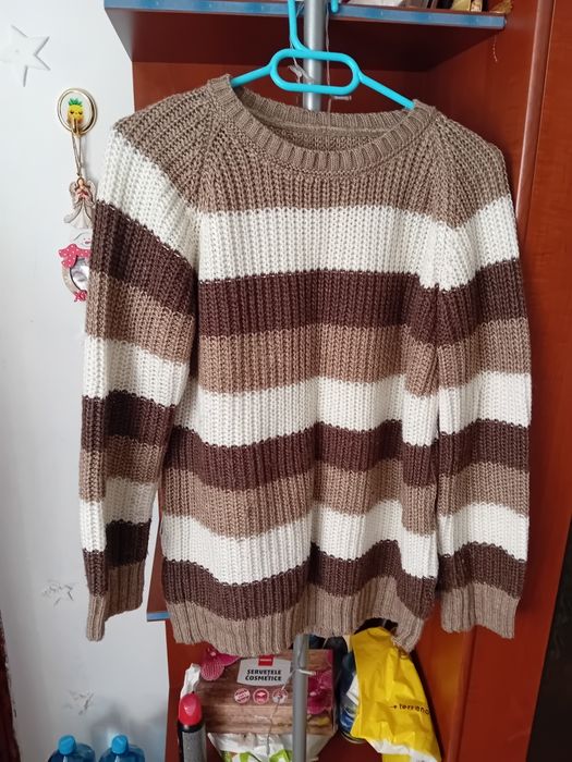 Pulover de culoare maro din lana