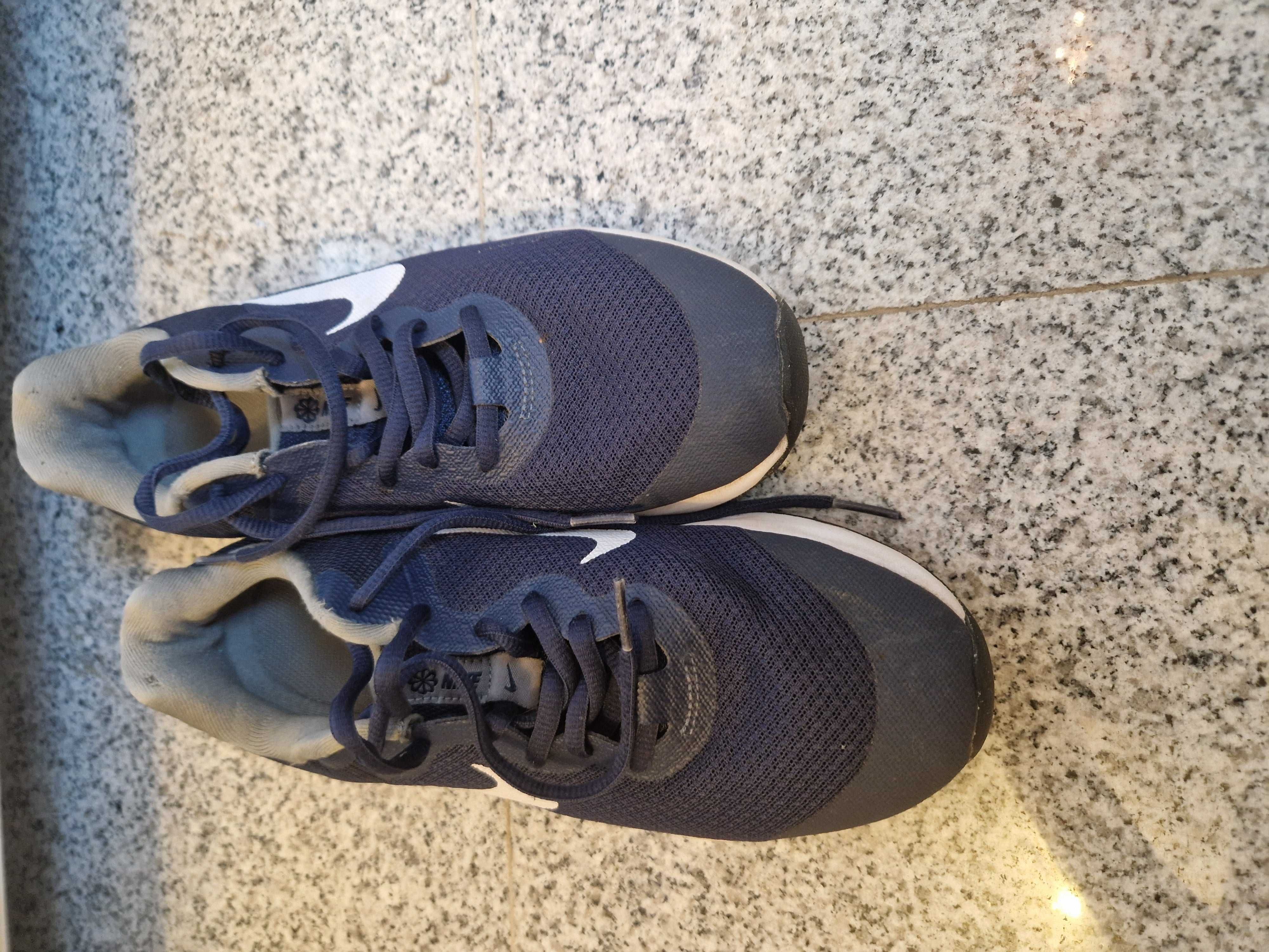 Маратонки Nike 39 номер