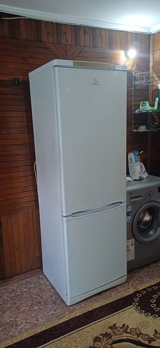 Холодильник индезит в отличном состоянии