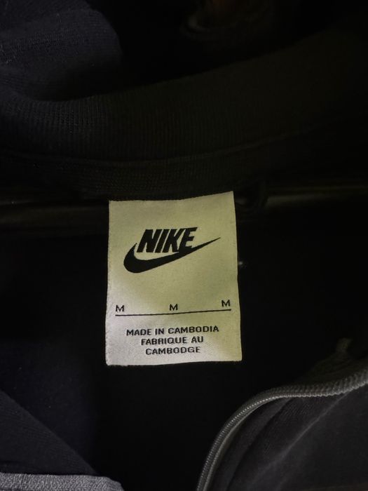 Продавам Nike Tech Fleece горнище