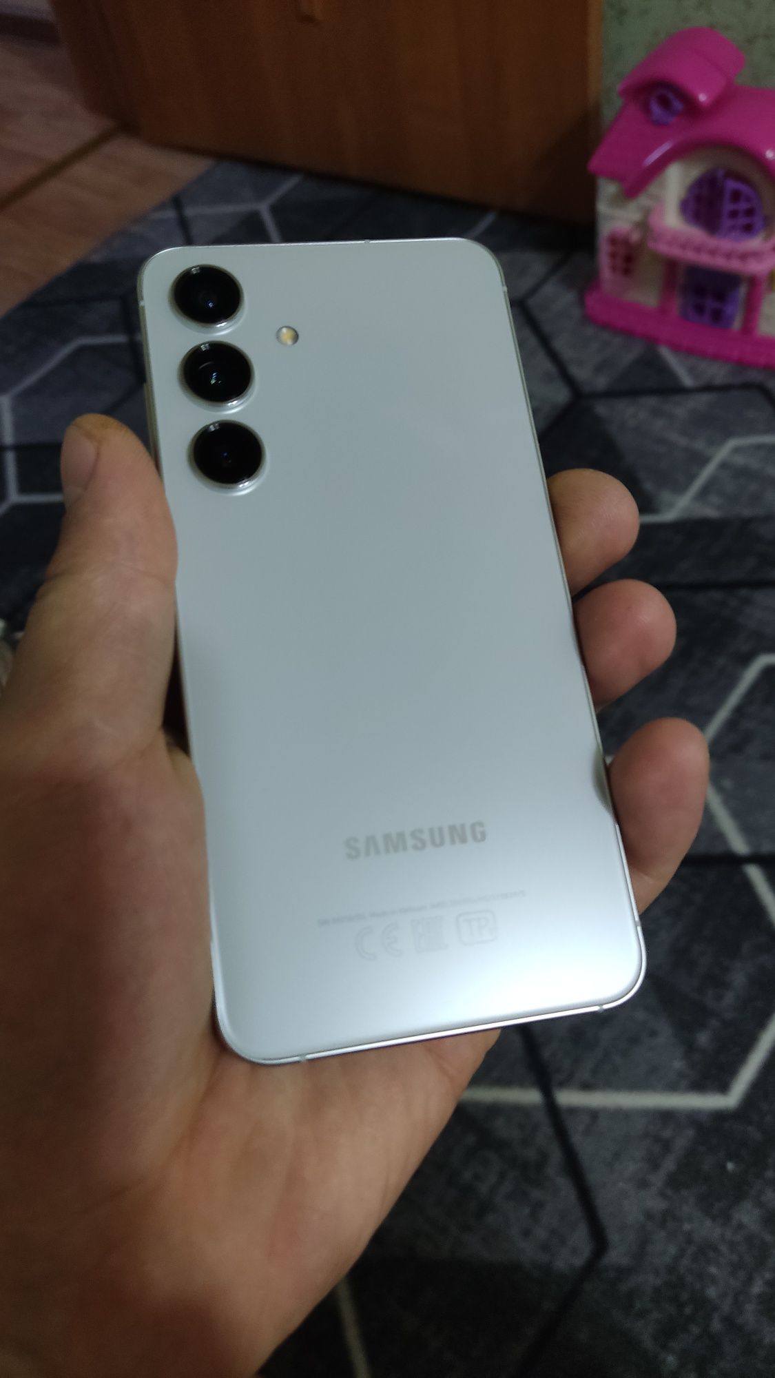 Обменяю Samsung s24 256gb