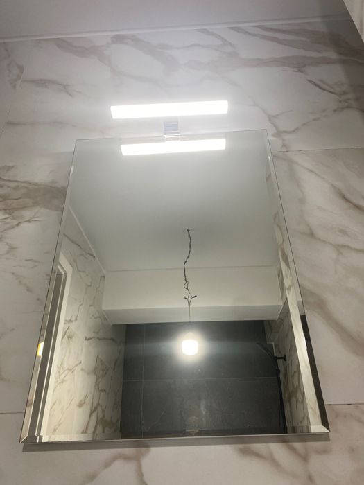 Oglinda baie 50x70 cm + lampa LED (noi, nefolosite)