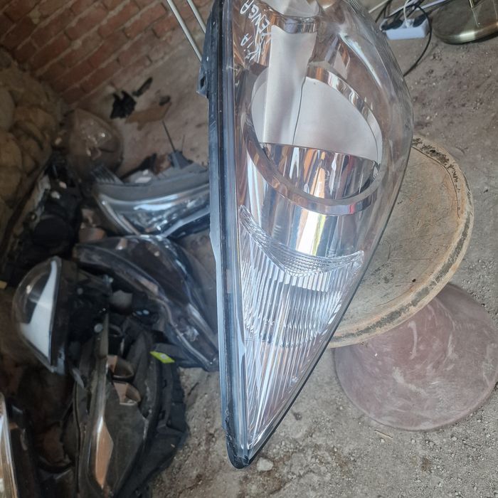 Kia Venga 2016 десен фар