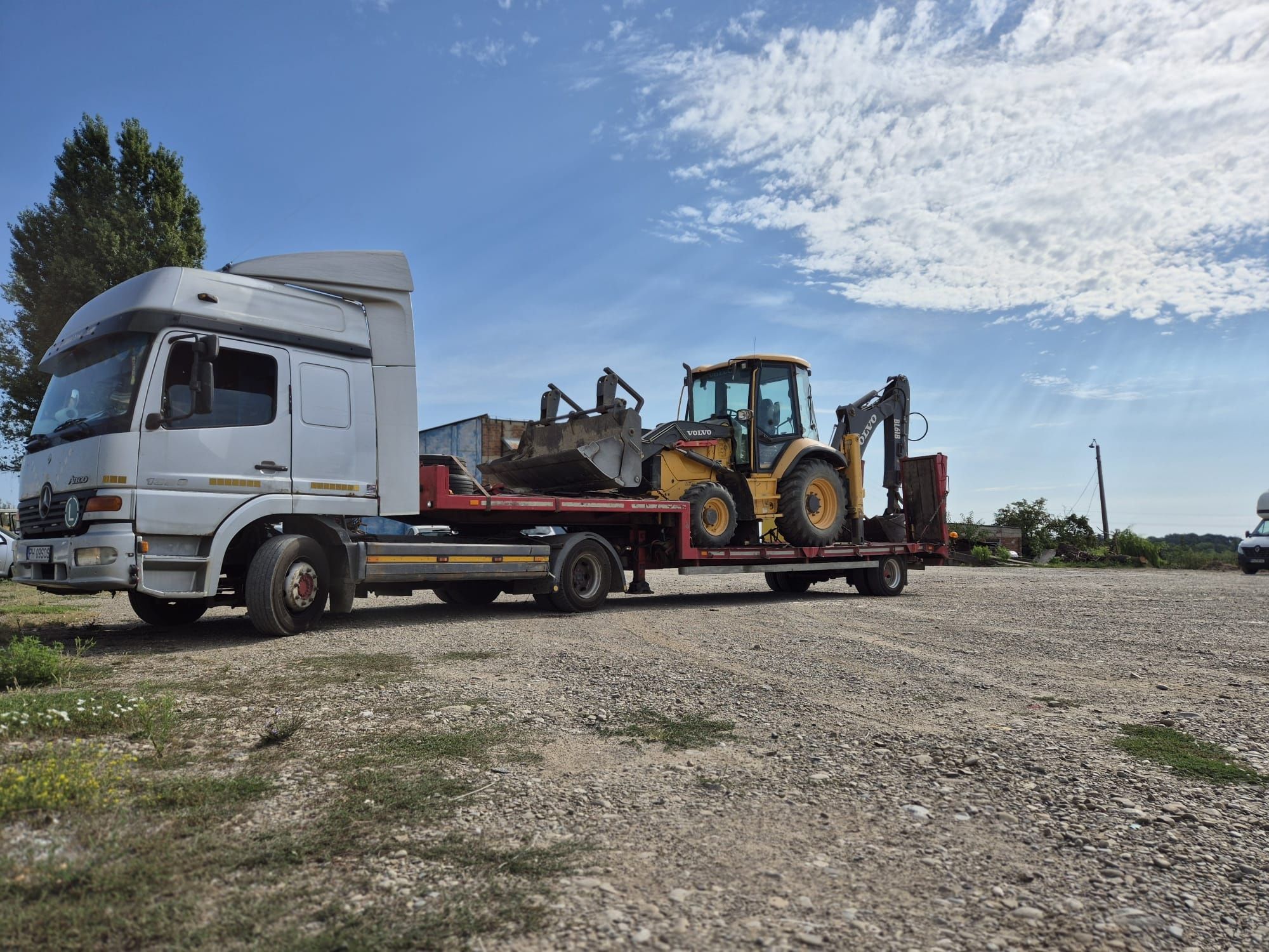 Vând tractor JBT
