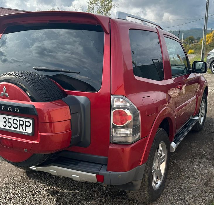 Vând Mitsubishi Pajero MK4
