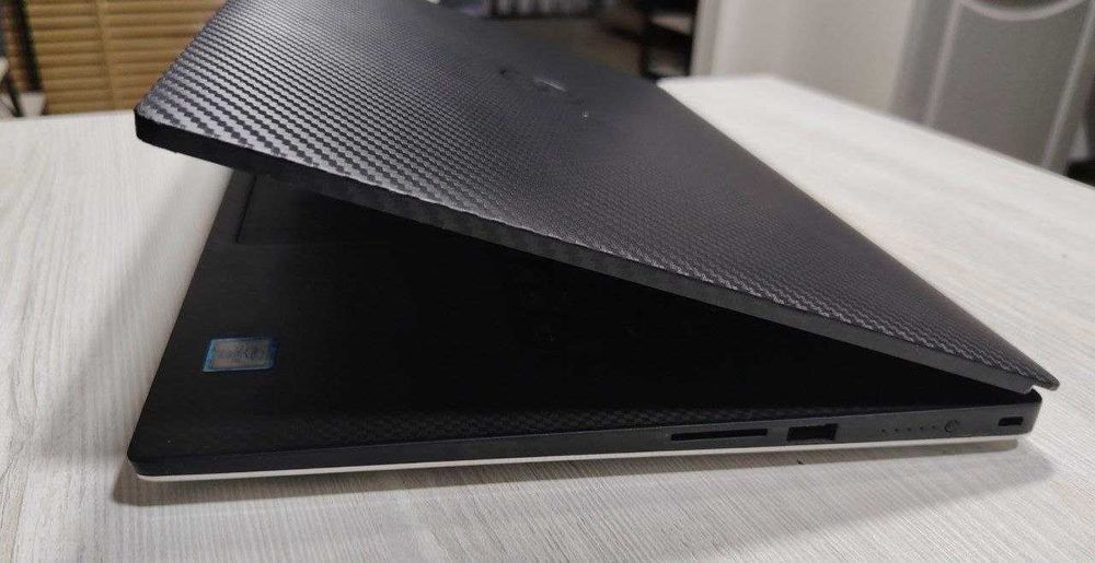 Dell XPS 15 carbon 15.6” 4K IPS I7-6700HQ 16GB/512SSD NVMe/ 930M - 2GB