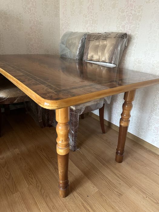 Стол обеденный и стулья