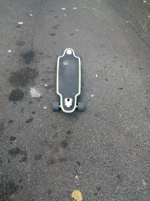 Longboard de viteza cu roti de cauciuc AreA