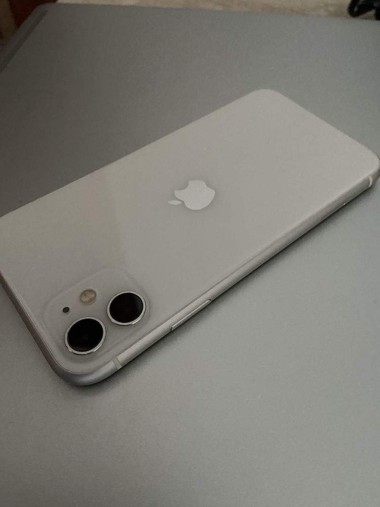 Iphone 11 за части или може да се ползва така