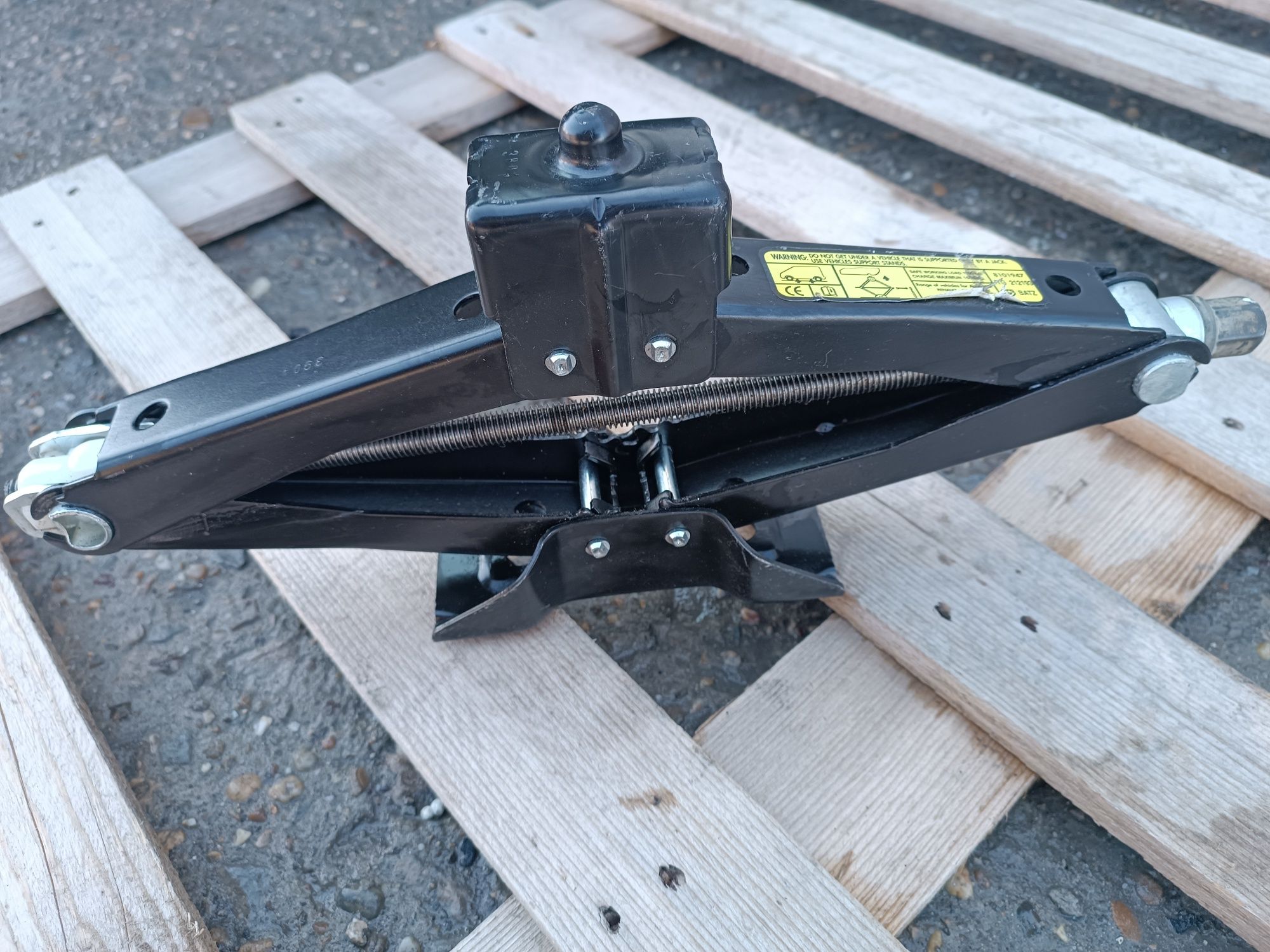 Оригинален крик Renault Trafic/Opel Vivaro